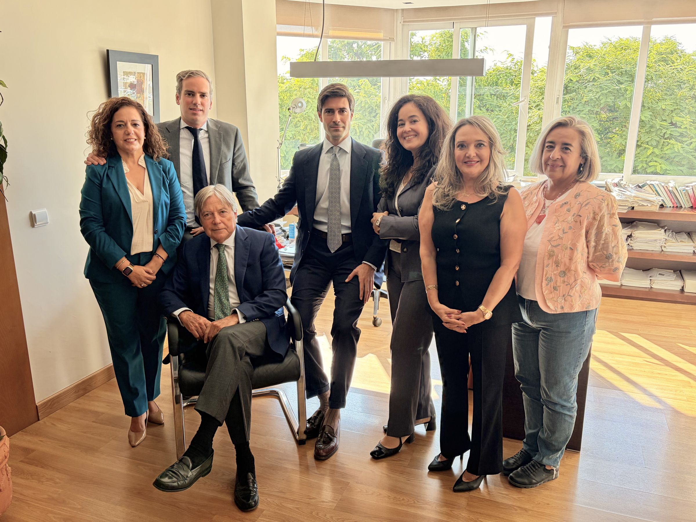 El equipo de Peralta Fischer & asociados en el despacho